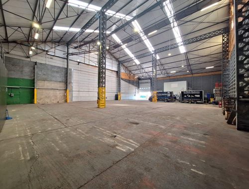                                        Entrepôt à louer à Verrebroek, € 3.300
