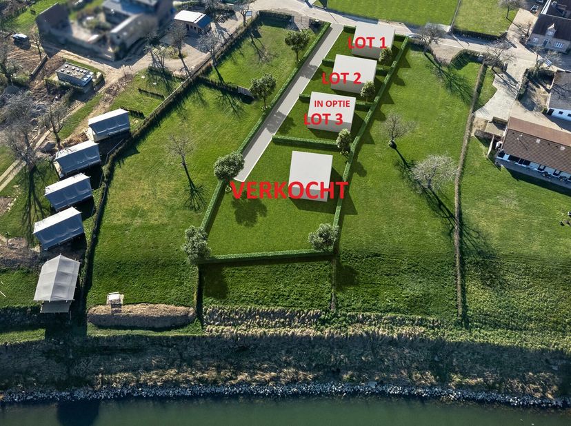 RECREATIEGROND OP 02A75CA (LOT 2) IDEAAL VOOR DE BOUW VAN EEN VAKANTIEWONING AAN DE MAAS TE MAASEIK.&lt;br /&gt;
TROEVEN&lt;br /&gt;
-  Prachtig gelegen in het pi