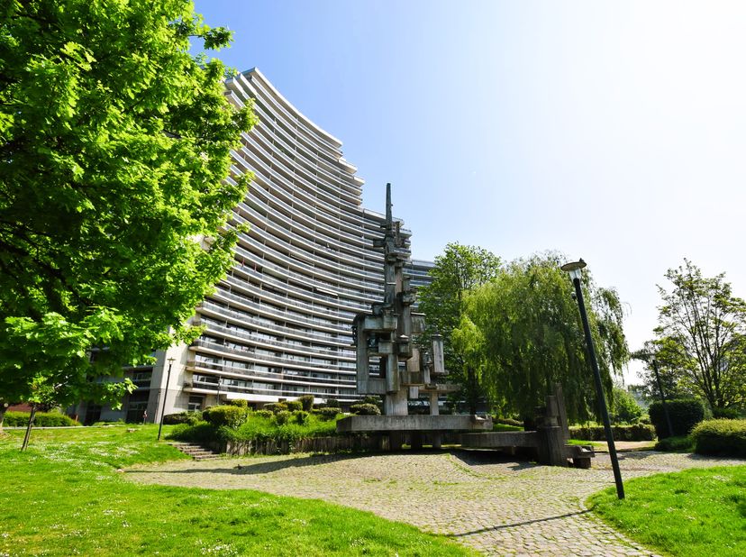 Boulevard Edmond Machtens 151, dans la résidence « Arc-en-ciel » face au Parc du Scheutbos : Spacieux et lumineux appartement trois chambres de 120m²
