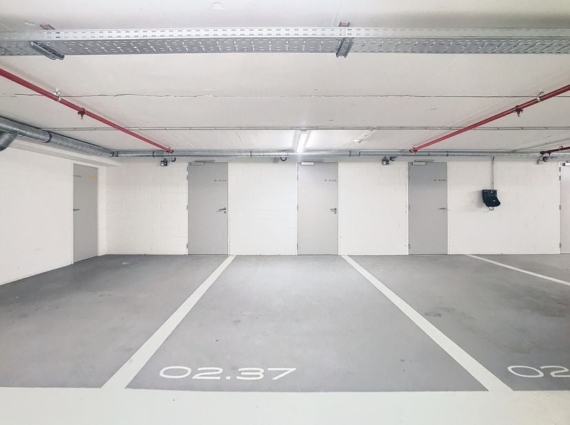 Deze centraal gelegen ondergrondse autostaanplaats met berging is zeer uniek in de stad Antwerpen.&lt;br /&gt;
Afmetingen staanplaats:&lt;br /&gt;
- diepte 5,20 m