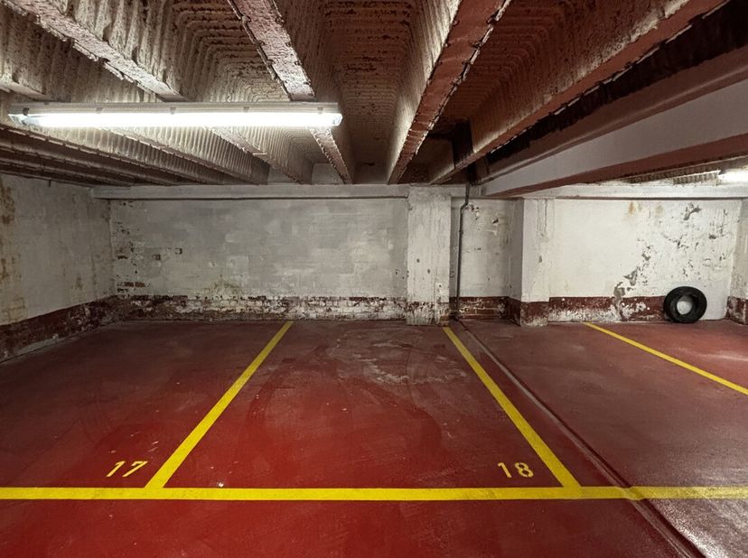 à deux pas de MONTGOMERY - Emplacement de PARKING