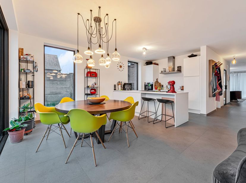 KOOP NOG AAN 6%TOT EIND DIT JAAR!&lt;br /&gt;
Nieuwbouwwoningen in Gullegem te koop!&lt;br /&gt;
De woningen beschikken telkens over een inkomhal met gastentoilet