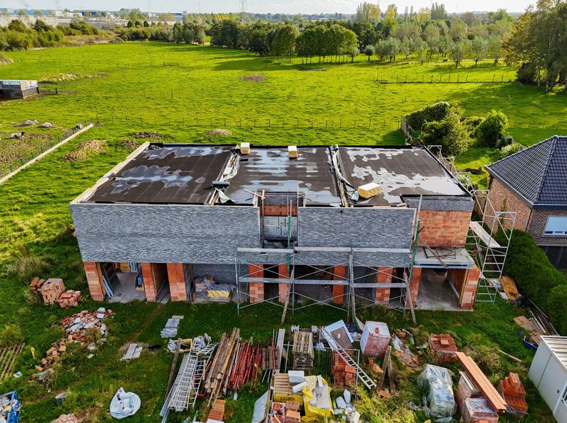 Découvrez cette magnifique maison neuve de 188 m², située sur un terrain de 372 m². Cette maison offre tout ce dont vous avez besoin pour une vie conf