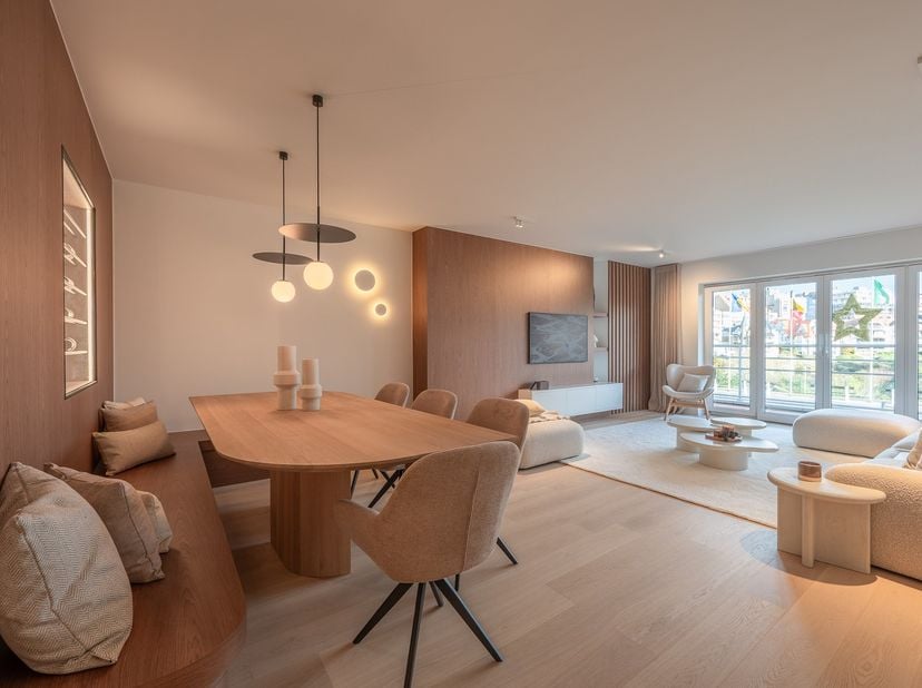 Spacieux appartement de 155 m2 avec 4 double chambres et jouissant d&#039;une vue sur la mer et le minigolf, situé dans un quartier calme à Duinbergen. Dis