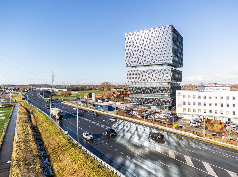 Bien professionnel à louer
                    à 8800 Roeselare