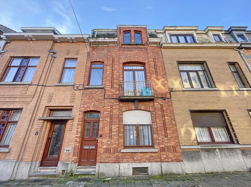 ANDERLECHT - REF: 6762650 - BELLE MAISON UNIFAMILIALE AMENAGEE EN DEUX APPARTEMENTS AVEC JARDIN !!!&lt;br /&gt;
Nous vous proposons à la vente, cette belle