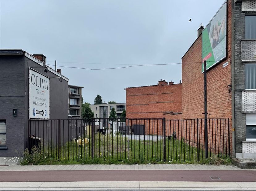 Aartselaar - Unieke projectgrond met diverse mogelijkheden.&lt;br /&gt;
Gelegen op een centrale locatie, met mogelijkheid tot handelspand op het gelijkvloer