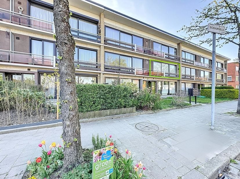 Cet appartement de 2 chambres avec garage à louer est situé dans la Schuurveldlaan. Situation calme et quartier central avec une bonne connexion à Anv