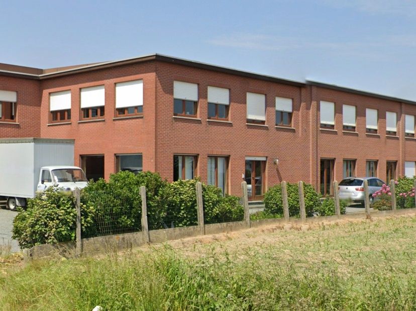 Bien professionnel à louer
                    à 9890 Dikkelvenne