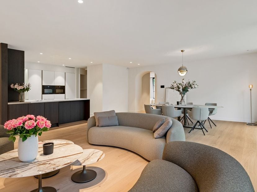 Het Groenhof Waasmunster biedt een exclusieve woonervaring, waar luxe, comfort en rust samenkomen in een groene en centraal gelegen omgeving. Duurzaam