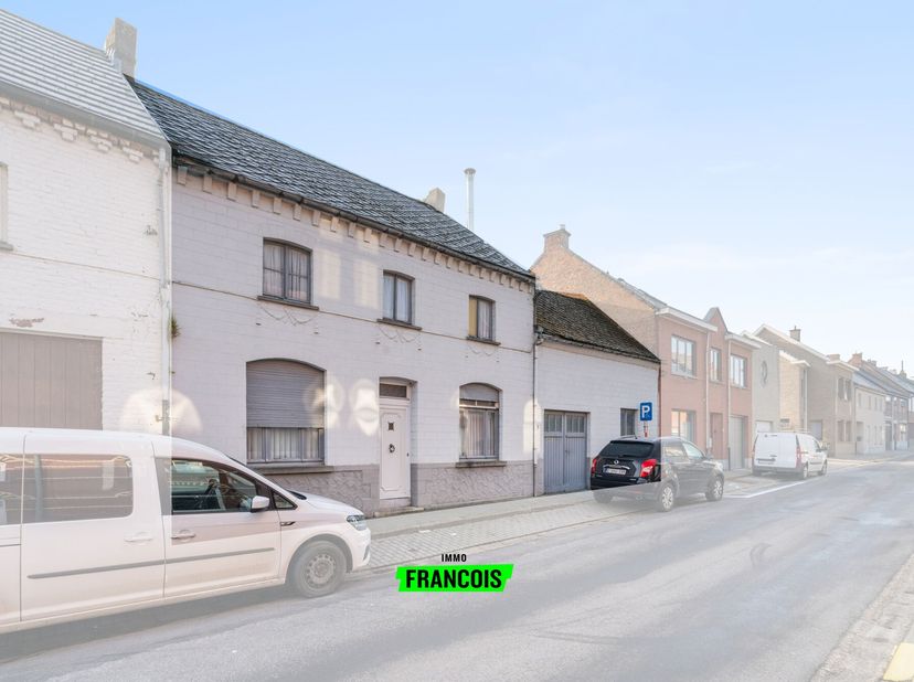 A proximité du centre de Herzele et avec écoles et commerçants de proximité accessibles à pied, nous vous présentons cette maison mitoyenne à démolir.