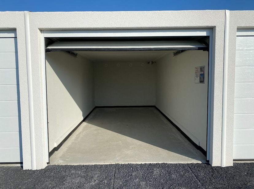 Garage à louer
                    à 8900 Brielen
