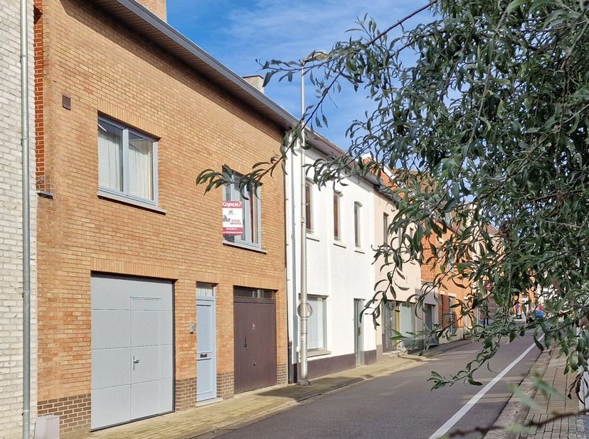 Bel-etagewoning centrum Lummen !&lt;br /&gt;
Deels te renoveren woning met 2 slaapkamers in het centrum van Lummen met zijn supermarkten, banken, horeca, ap