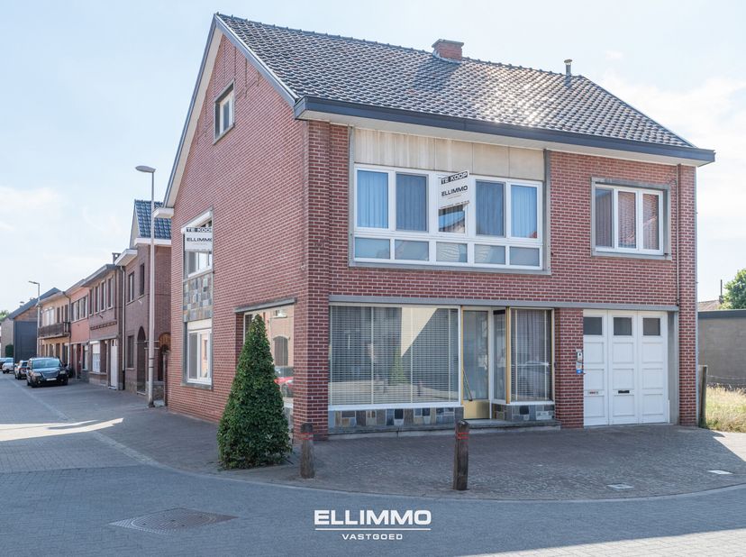 Wens je graag een bezoek aan dit pand? Neem contact op met Sara via 0494 36 21 64 of sara@ellimmo.be&lt;br /&gt;
Welkom in deze verrassend ruime hoekwoning