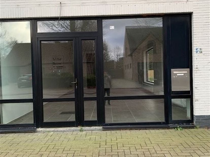Bien professionnel à louer
                    à 2250 Olen
