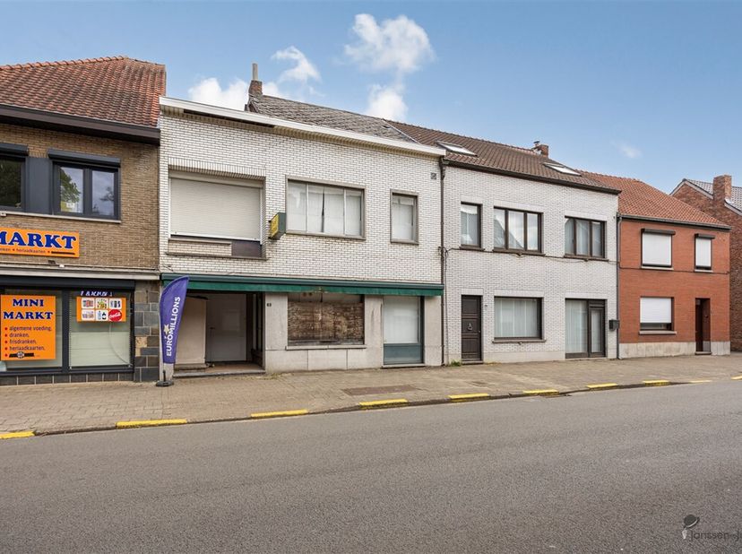 Te koop: Karaktervolle eigendom met potentieel in hartje Meerhout&lt;br /&gt;
Ontdek deze unieke eigendom in het hart van Meerhout. Het gebouw biedt een gro