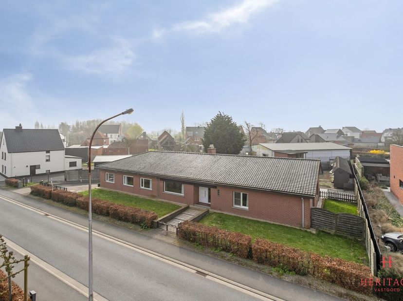 Deze kangoeroe woning biedt een zee van mogelijkheden voor wie op zoek is naar een ruime bungalow op een interessante locatie.&lt;br /&gt;
Indeling woning n