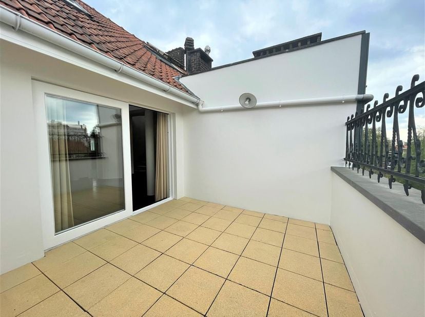 Exclusief bij Victoire-Junot: Ontdek dit prachtige duplex/penthouse van ±120 m², ideaal gelegen in de levendige wijk rond de begraafplaats van Elsene,