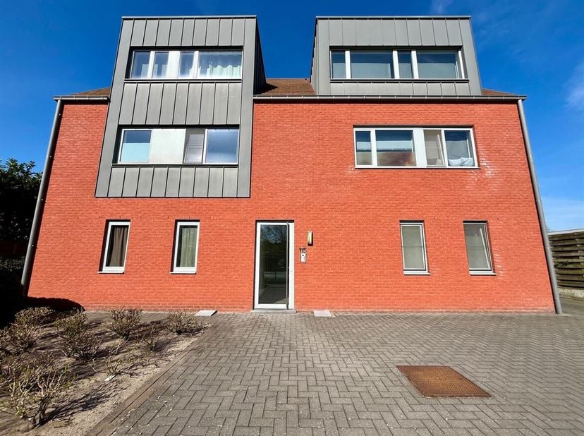 Ruim 1 slaapkamer appartement met terras.&lt;br /&gt;
Ligging: Gelegen vlakbij het centrum van Wechelderzande. Nabij snelweg en invalswegen.&lt;br /&gt;
Indeling: