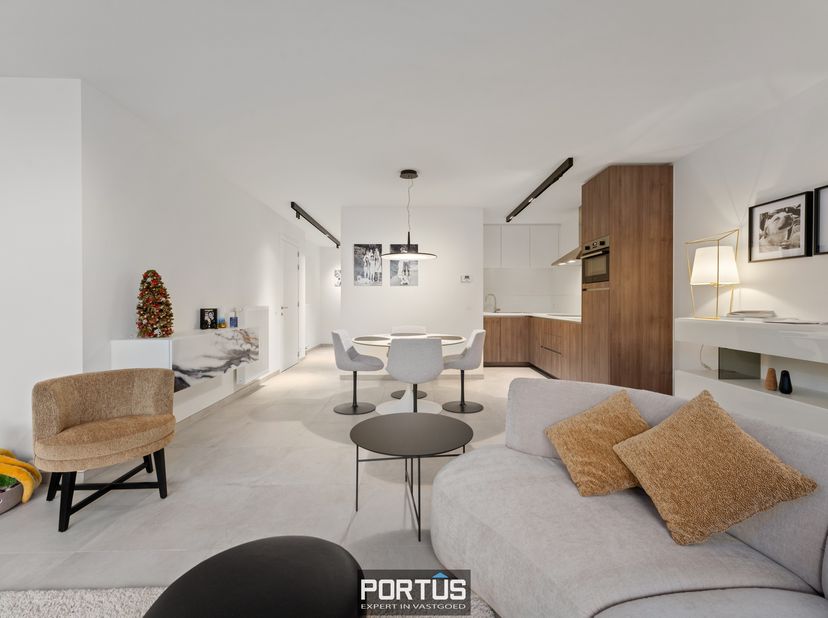 Instapklaar en zongericht appartement te koop in de recente residentie De Lombarden 2.0 te Lombardsijde. Dit appartement is gelegen op de eerste verdi