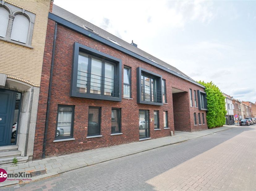 Recent duplex-appartement met 2 slaapkamers en 2 garageboxen in Mechelen&lt;br /&gt;
In dit prachtige appartement kom je binnen via de inkomhal, met toegang