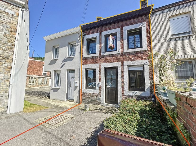 Nigel IMMO a le plaisir de vous proposer cette maison 2 façades à rafraîchir, d&#039;une superficie totale de 130 m², implantée sur une parcelle généreuse