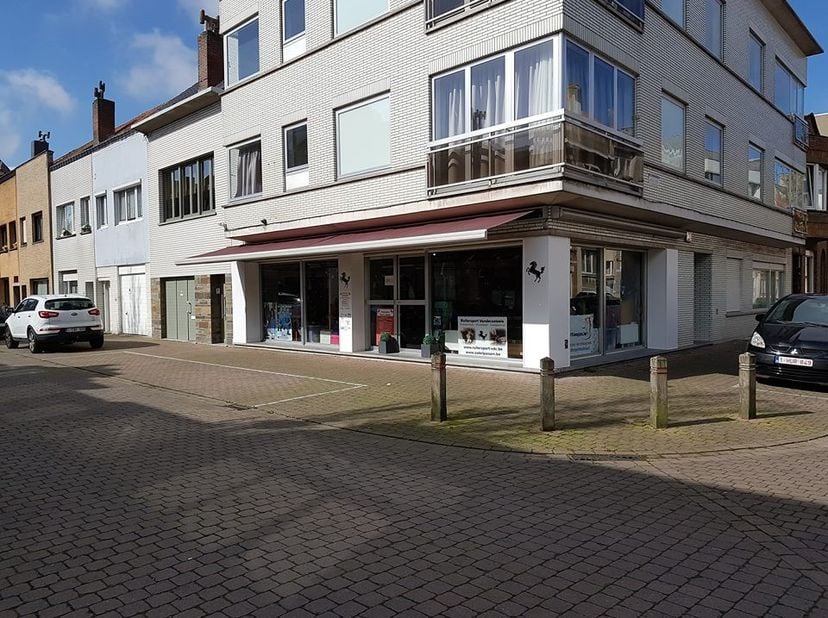 Instapklare polyvalente ruimte - atelier - magazijn - commerciële ruimte van +/- 75m²&lt;br /&gt;
&lt;br /&gt;
Water - elektriciteit - aardgas - sanitair - kitche