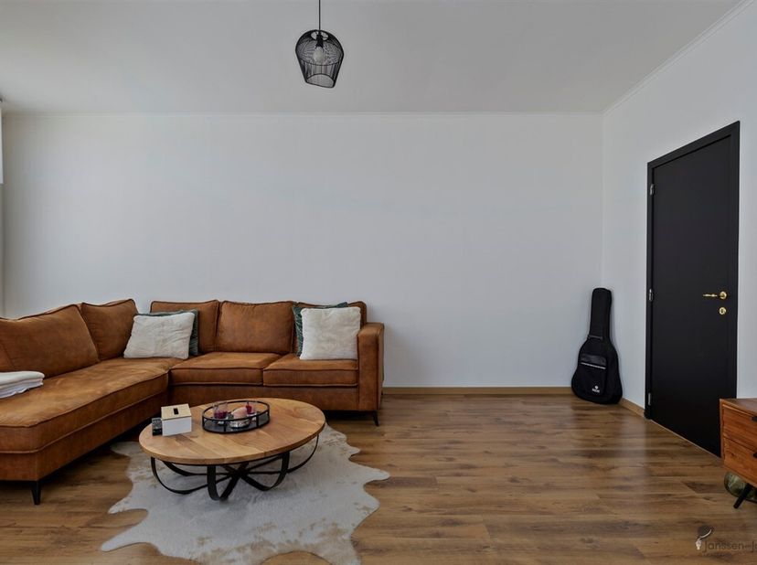 Maison d&#039;angle polyvalente avec 3 à 5 chambres à coucher dans un emplacement central pour vivre, travailler ou s&#039;agrandir avec la famille&lt;br /&gt;
Vous c