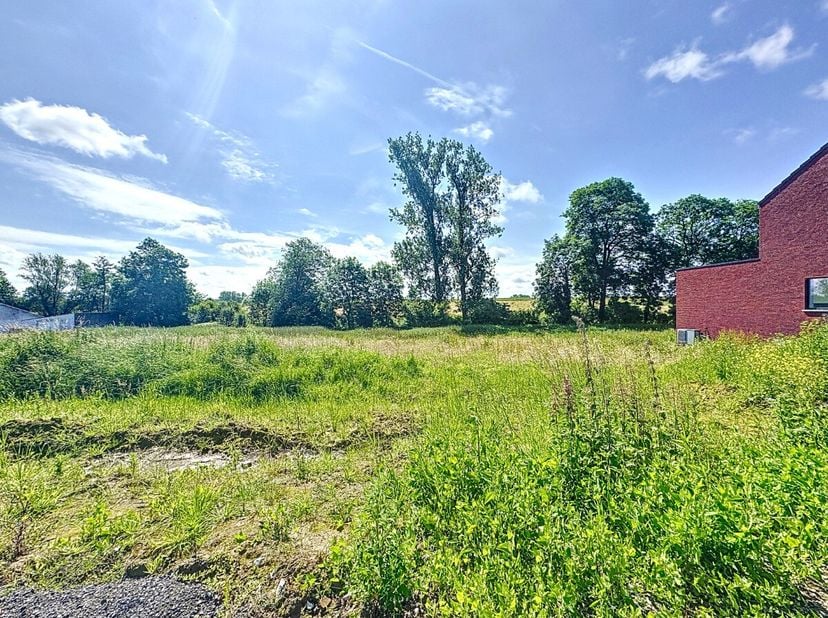 Vous recherchez une parcelle de terrain constructible idéalement située à Rebaix ? ERA Welchome vous la trouvée ! La parcelle vous offre une superfici