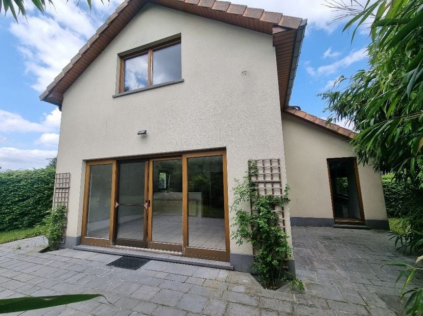 Ruimtelijke, charmante woning op een mooi perceel van 11a15ca, uitstekend gelegen aansluitend op het natuurreservaat ‘Terhaagdoornheide’ en vlakbij re