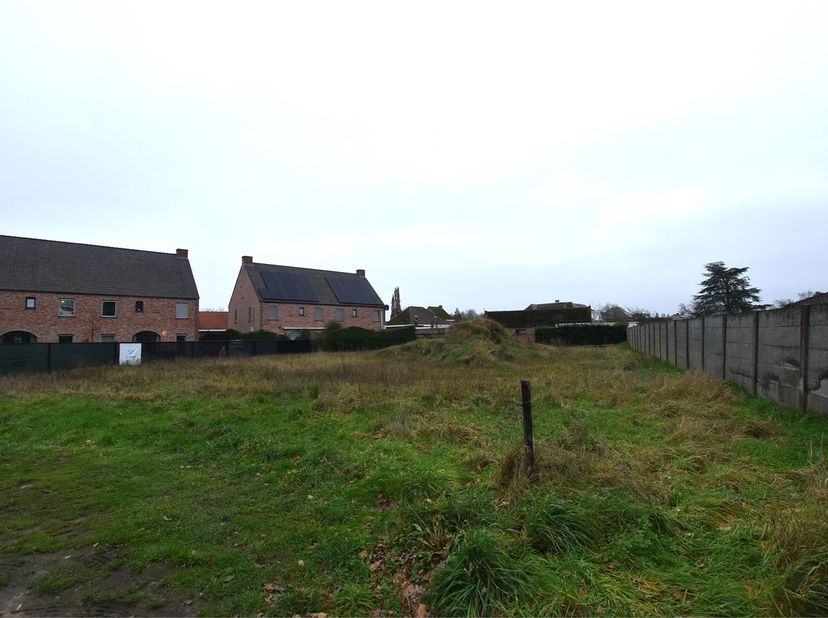 Gunstig en centraal gelegen bouwgrond voor een halfopen bebouwing op een perceel van 522 m² op rustige toplocatie in het centrum van Baal. &lt;br /&gt;
 &lt;br