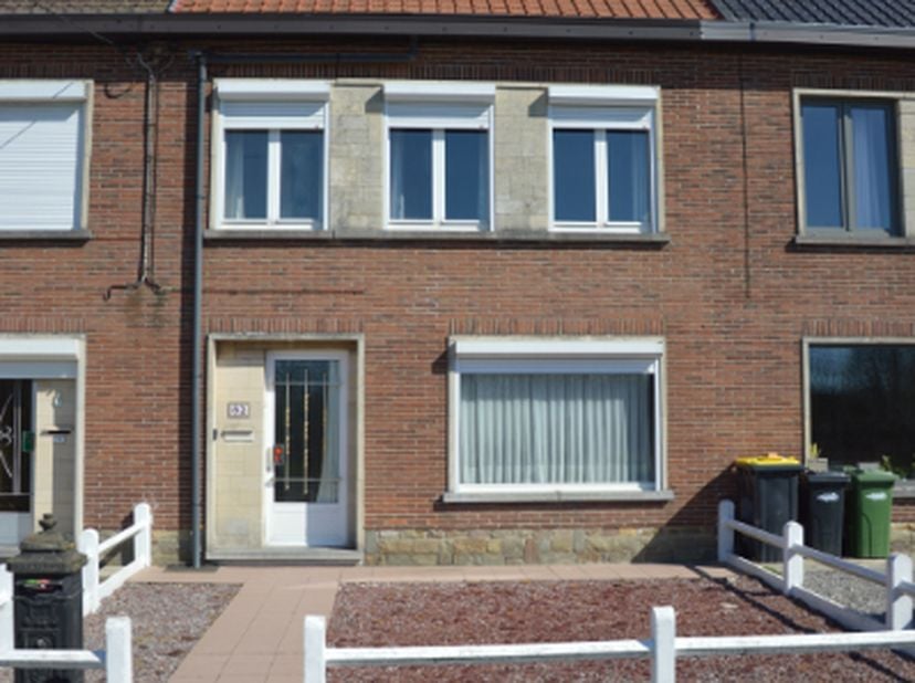 Instapklare rijwoning met garage, tuin en 3 slaapkamers                &lt;br /&gt;
&lt;br /&gt;
Soliede, goed onderhouden woning in een rustige omgeving in volle
