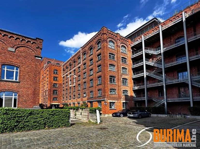 Visite virtuelle en ligne via www.burima.be pour ce loft contemporain de 158 m² (aménagements 2012) , Hall, buanderie , living, cuisine équipée améric