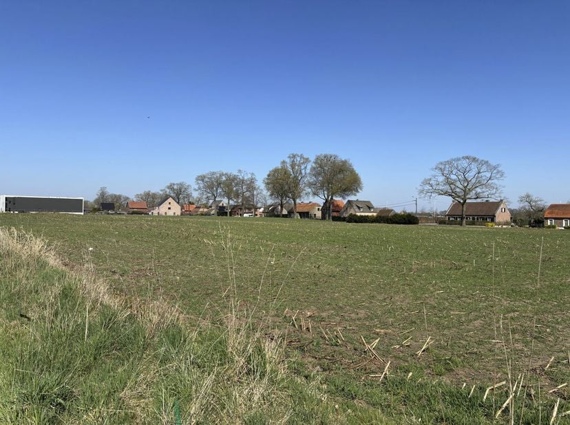 PERCEEL GROND IN KMO-ZONE &lt;br /&gt;
 &lt;br /&gt;
Perceel grond in KMO-zone, KAVEL H, ter plaatse genaamd Veldhoven het Gehucht. Gereserveerd perceelnummer 138