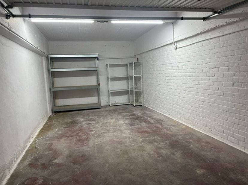 Garage à vendre
                    à 2600 Berchem