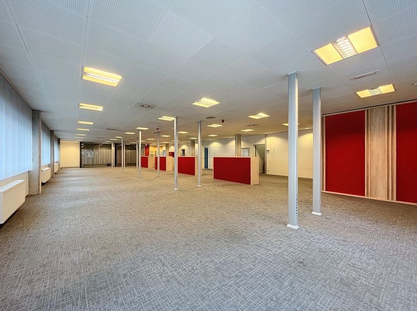 Ontdek residentie Ramen, een centraal gelegen kantoorgebouw in het bruisende hart van Gent. Op de tweede en derde verdieping van dit  gebouw bevinden