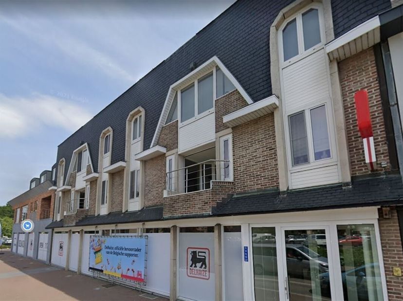 Dit recent gerenoveerd appartement is gelegen op de 3de verdieping, bereikbaar met de lift of trap en ligt op wandelafstand van het centrum van Munste