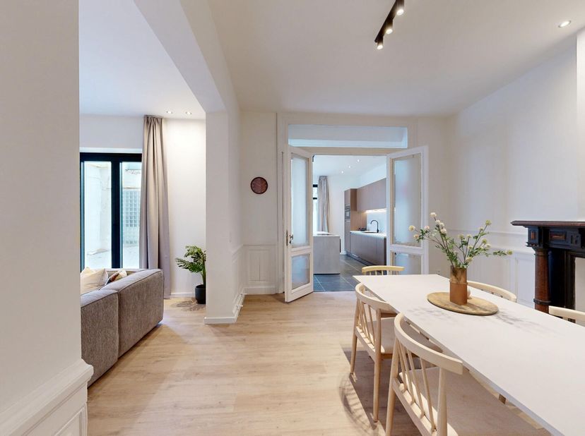 Dit prachtige appartement is gelegen in de bruisende studentenstad Leuven en biedt alle comfort en gemakken die je nodig hebt. De studio is gelegen in