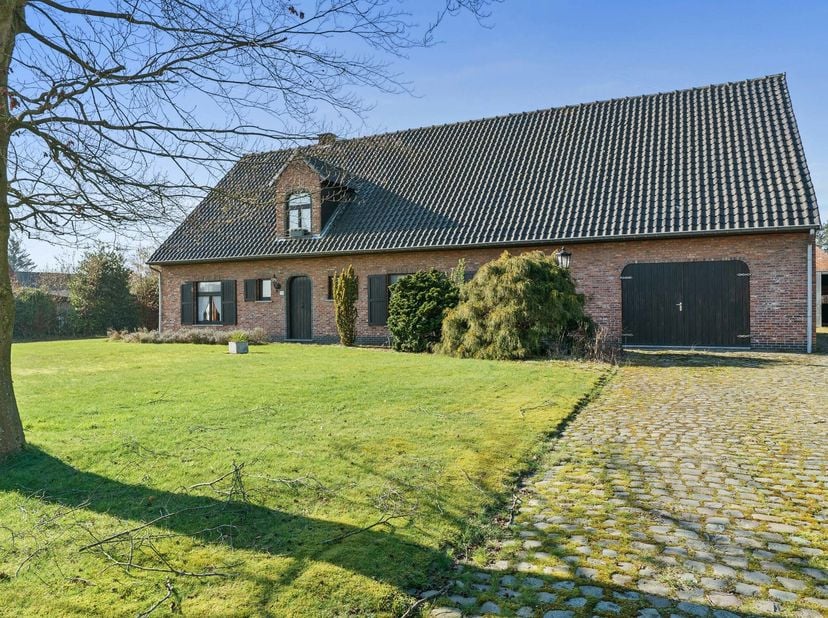 HERSELT - Ruime woning met loods op 57 are&lt;br /&gt;
Op zoek naar een ruime woning met veel potentieel? Deze woning in Herselt zal zeker aan je verwachtin