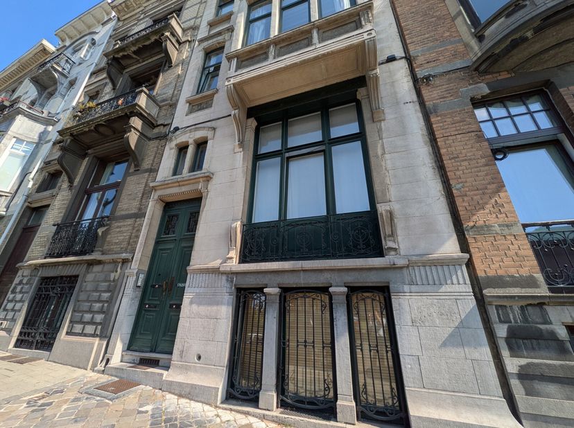 Schaarbeek  In het hart van een van de meest gewilde wijken van Brussel, bekend om zijn schoonheid en architecturale rijkdom. De Louis Bertrandlaan ge