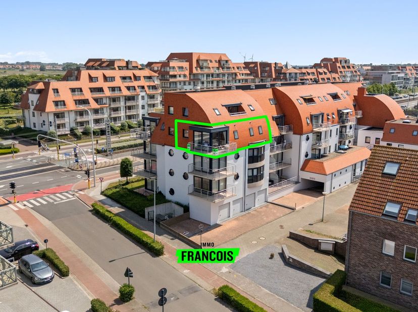 Dit appartement met smaakvolle afwerking is gelegen op een fantastische locatie. Op wandelafsand van de jachthaven en op een boogscheut van het strand
