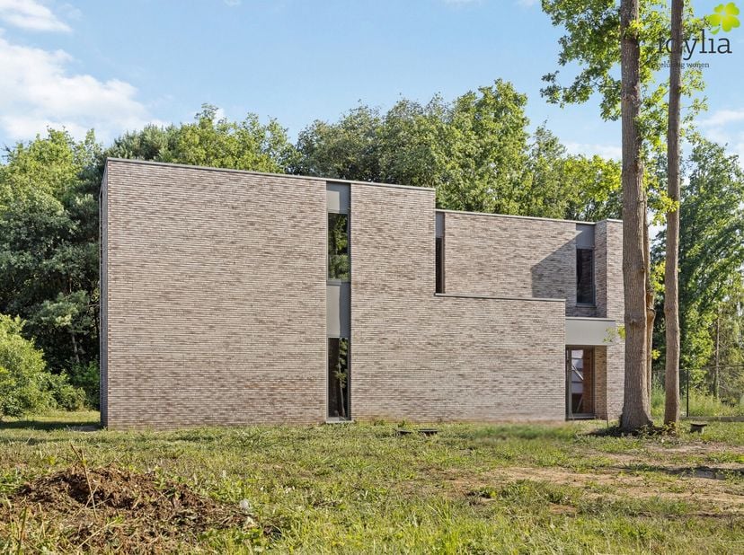 LOT 2  Ruimte, vrijheid én comfort op maat van jouw leven&lt;br /&gt;
Deze woning op een perceel van 5 are biedt met zijn 169 m² bewoonbare oppervlakte en d