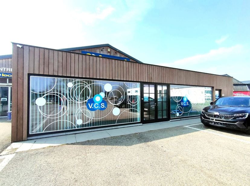 Unique au Zoning Wavre Nord !! Bien totalisant 150 m² de bureaux - showroom et petit stockage à l&#039;avant du magasin &quot;Lecot&quot; | Espace très lumineux qui