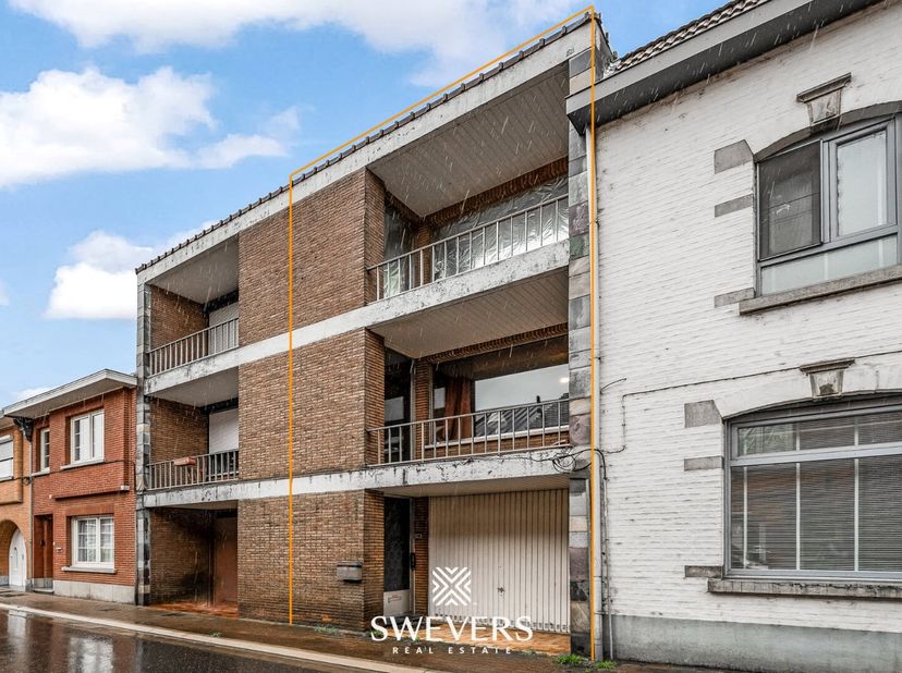 Voor meer info en fotos, surf naar www.swevers.be  Deze instapklare rijwoning in Scherpenheuvel-Zichem biedt 196 m² woonoppervlakte, verdeeld over dri
