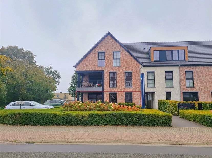 Energiezuinige kantoor ruimte op ideale locatie te Gierle.&lt;br /&gt;
Het kantoor is ideaal gelegen, dicht bij het centrum van Gierle, wat zorgt voor een u
