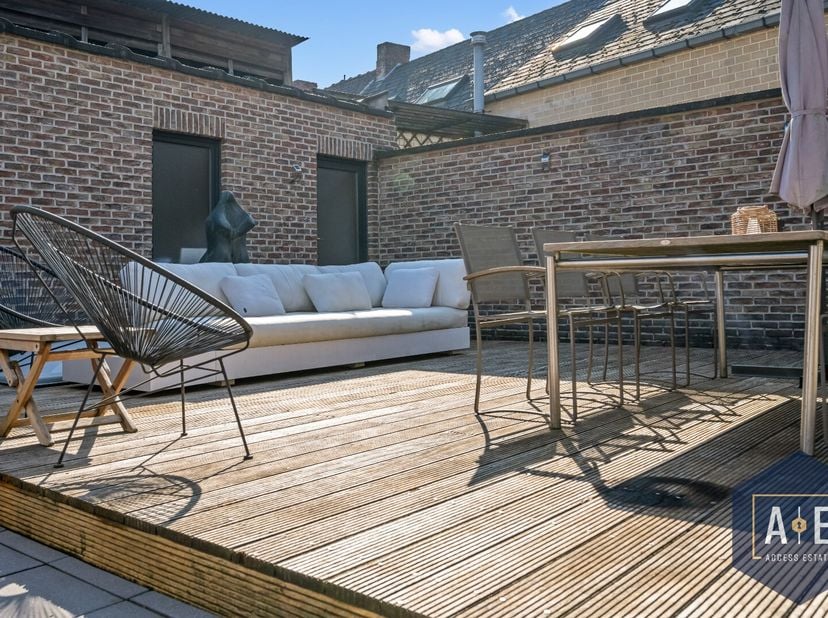 Dit prachtige woning met commerciële ruimte en ateliers te Wetteren wordt u exclusief te koop aangeboden door Access Estate. Maak jouw afspraak via sm