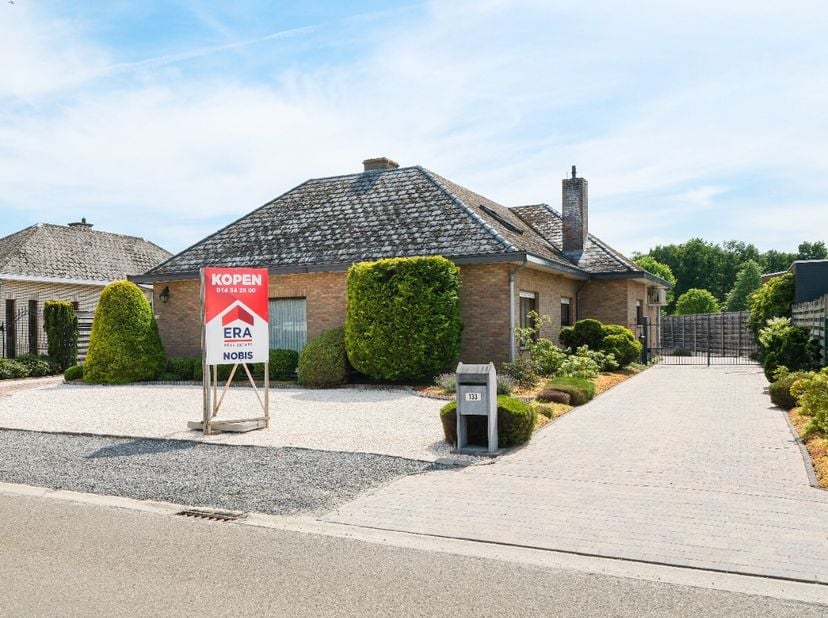 Ruime gezinswoning met prachtig uitzicht te BegijnendijkOp een perceel van 21a 10ca vinden we deze verrassend ruime gezinswoning met een praktische en
