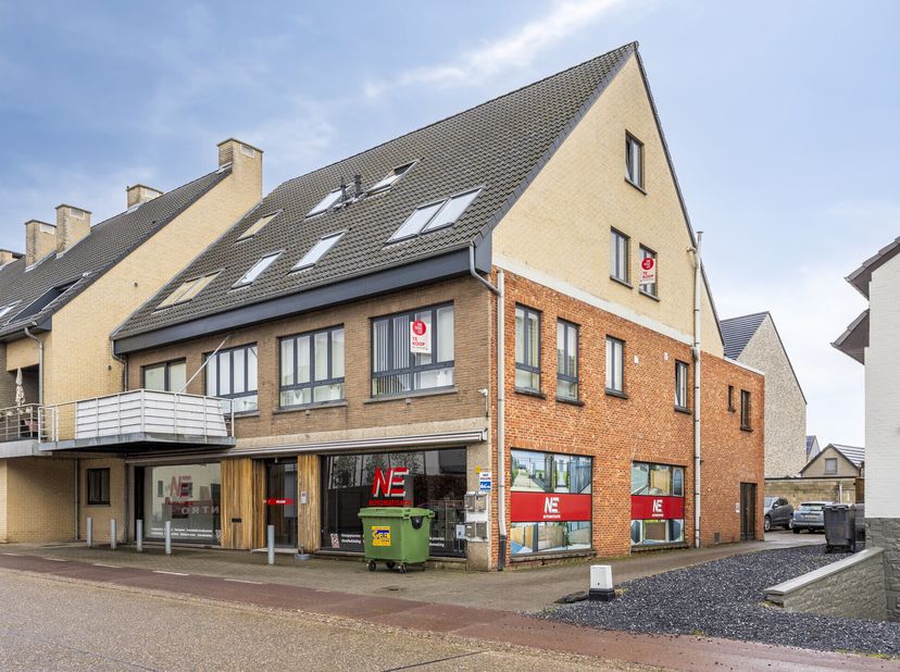 Cet appartement est situé aux deuxième et troisième étages (sans ascenseur) et dispose d&#039;une surface habitable d&#039;environ 90 m². &lt;br /&gt;
MISE EN PAGE&lt;br