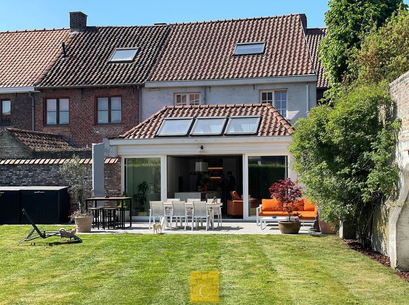 Welkom in &quot;De Dreve&quot;, een uitzonderlijke ligging op een historische site waar ooit het Willemijnenklooster stond. Deze unieke plek combineert het best