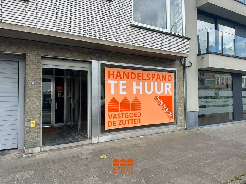 Bent u op zoek naar een centraal gelegen handelspand voor uw zaak? Dit pand, gelegen in de bruisende Molenstraat in Eeklo, biedt een uitstekende locat